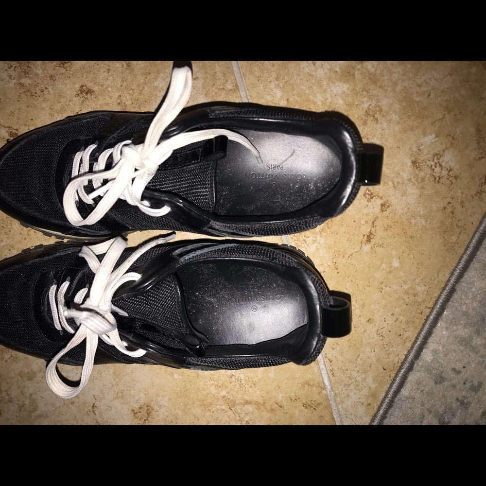 Louis vuitton sneakers AUTHENTIC - Picture 2 of 4